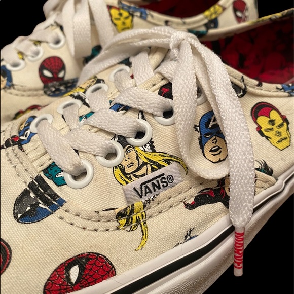 VANS Authentic Marvel Head Sneakers - Picture 2 of 16